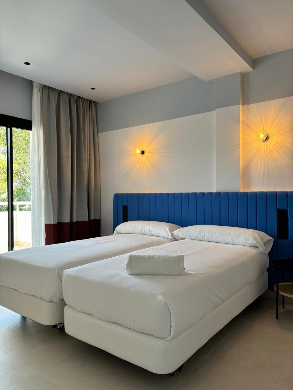 Apartamentos Sofia Es Cana Екстериор снимка