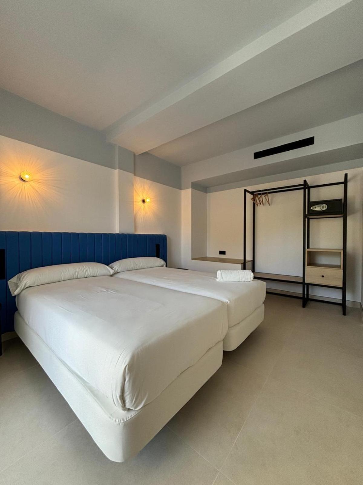 Apartamentos Sofia Es Cana Екстериор снимка