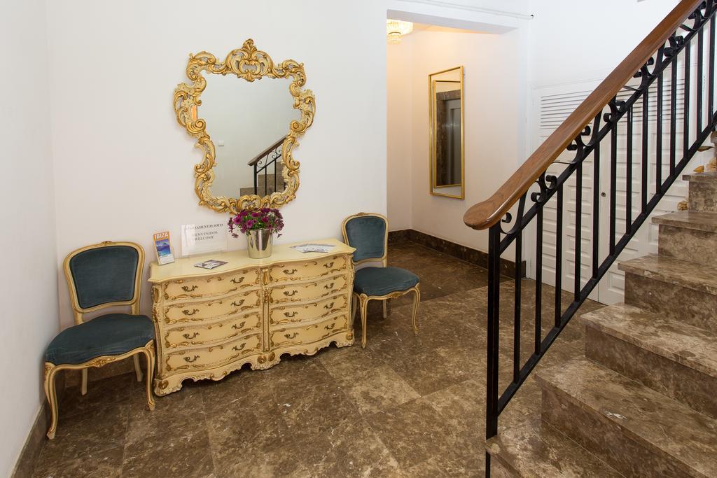 Apartamentos Sofia Es Cana Екстериор снимка