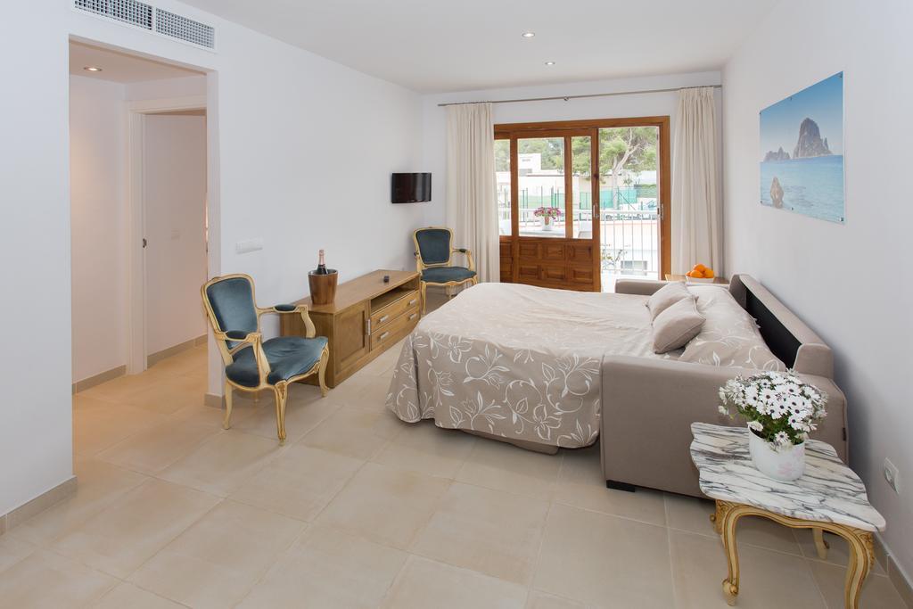 Apartamentos Sofia Es Cana Екстериор снимка