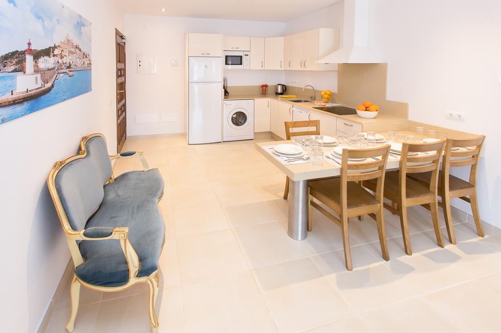 Apartamentos Sofia Es Cana Екстериор снимка