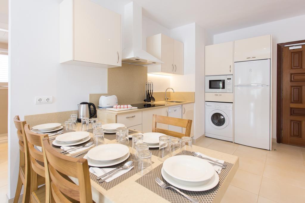 Apartamentos Sofia Es Cana Екстериор снимка