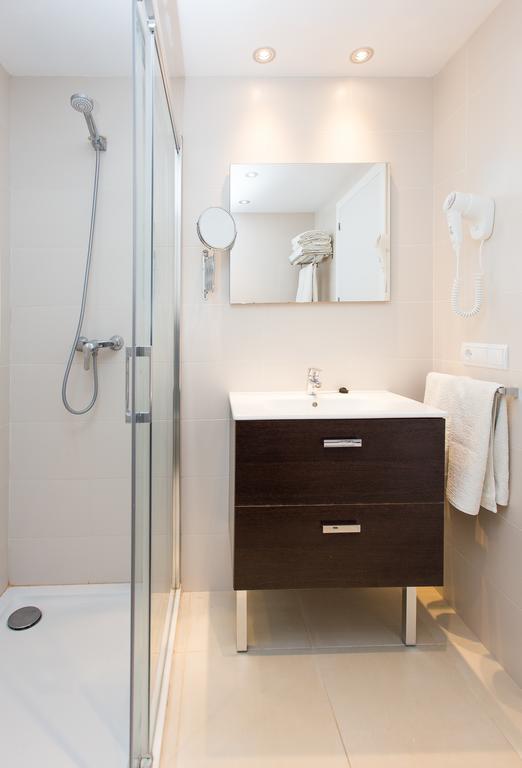 Apartamentos Sofia Es Cana Екстериор снимка