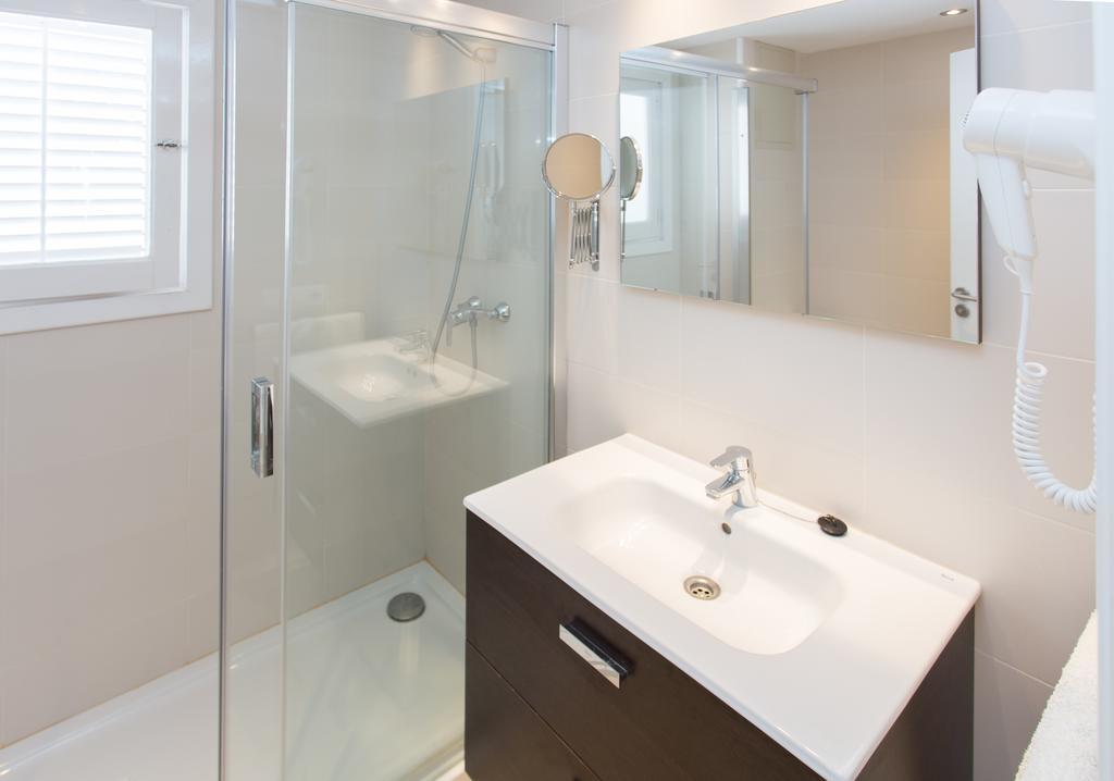 Apartamentos Sofia Es Cana Екстериор снимка