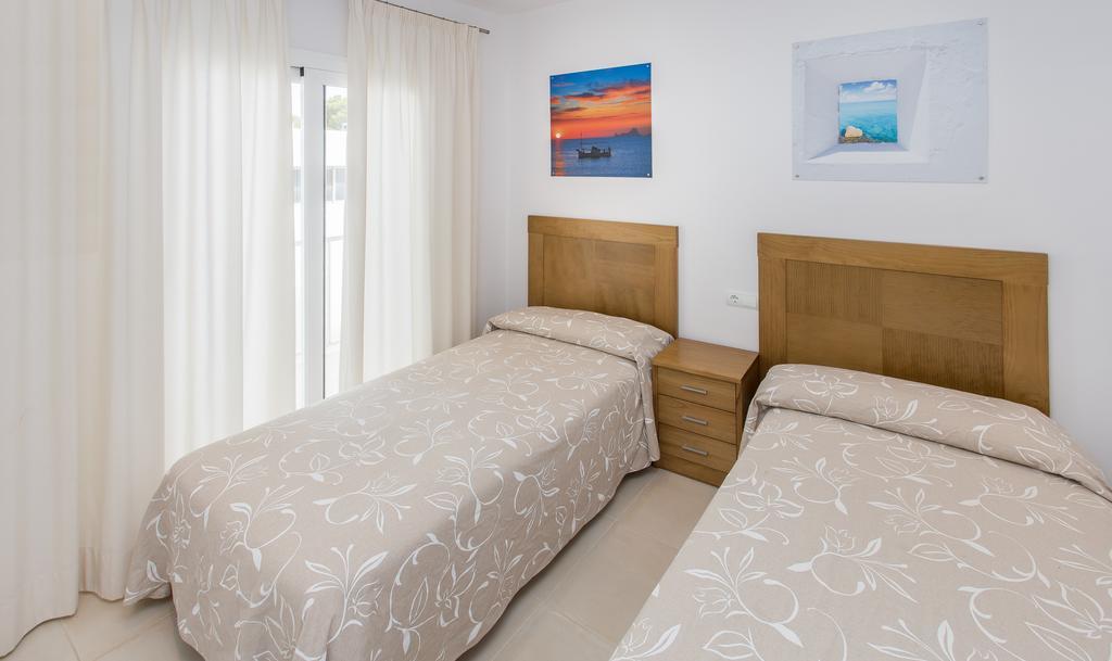 Apartamentos Sofia Es Cana Екстериор снимка