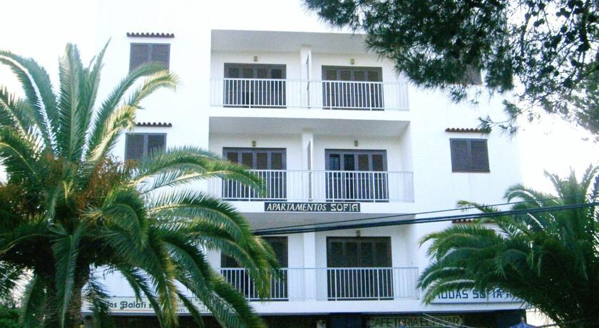Apartamentos Sofia Es Cana Екстериор снимка